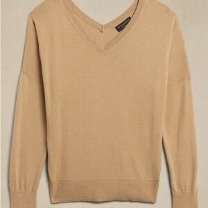 Banana Republic Beige V-Neck Sweater